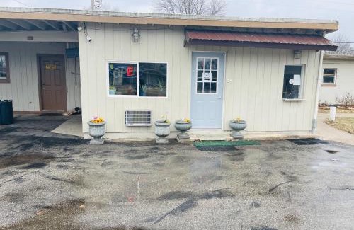 Terre Haute Hotel | Woodridge Motel