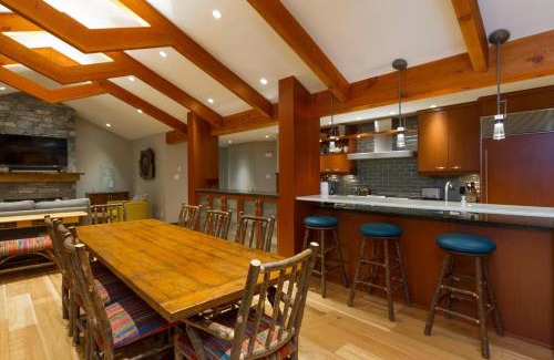 Village North House | Woods Chalet | Large 5-Bed Townhome Near Blackcomb Base w/Hot Tub & Woodburning Fireplace