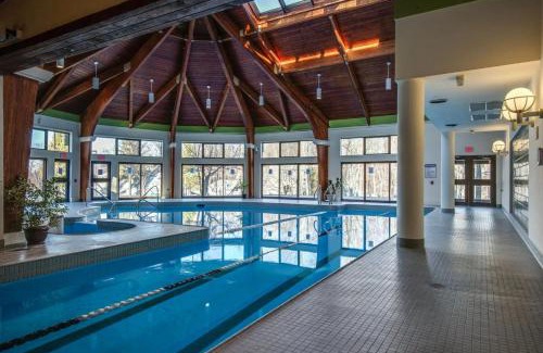 Killington House | Woods Resort and Spa A7 - Cozy 2-Bedroom Condo with Skiing, Tennis, Spa, Hot Tub and Pool Access