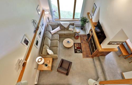 Killington House | Woods Resort and Spa A7 - Cozy 2-Bedroom Condo with Skiing, Tennis, Spa, Hot Tub and Pool Access