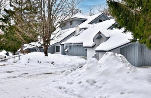 Killington House | Woods Resort and Spa - Cozy 2-Bedroom Condo Minutes to Ski Resort - Spa, Pool, Hot Tub, Tennis, Fireplace