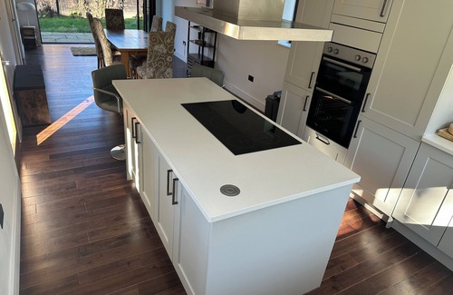 Charlton-on-Otmoor Cottage | WOODSIDE HOUSE, character holiday cottage, with a garden in Wheatley