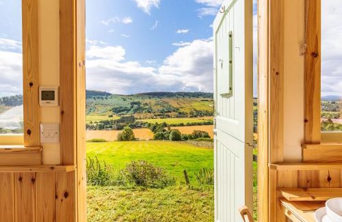 Heights of Achterneed House | Woodside Hut 1 - Uk36105