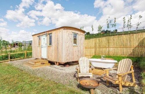 Heights of Achterneed House | Woodside Hut 1 - Uk36105