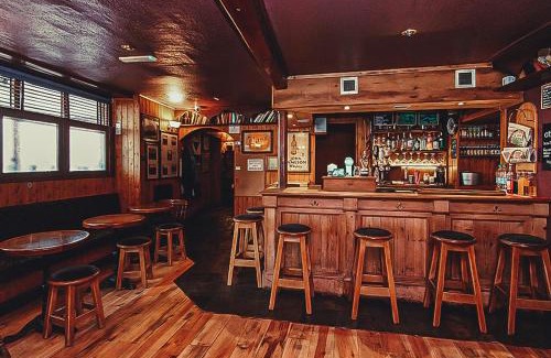Inistioge Bed & Breakfast | Woodstock Arms - Bar, Bed & Breakfast