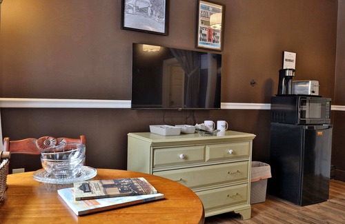 Bridgewater Apartment | Woodstock Suite | 10 Min to Mountains |A/C| Hiking