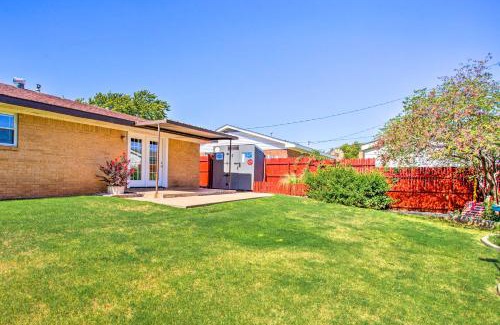 Woodward House | Woodward Home Near Crystal Beach Water Park!