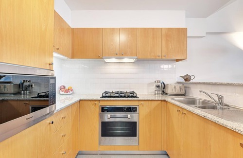 Kings Cross Apartment | Woolloommooloo Wicked Wharf Apartment with parking.