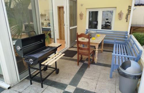 Selfkant Apartment | Work and Stay Selfkant Ganzes Haus 10 Zimmer, 18 Betten,5 Badezimmer,2 Küchen, Terrasse, 380 Qm, 3 Etagen