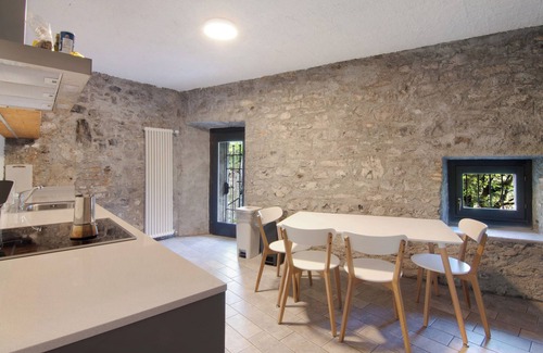 Carlazzo House | Workation Castle: Casa Tremezzo