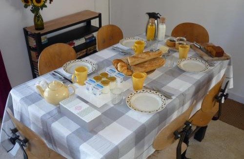 Semur-en-Auxois House | Workshop with shared pool for 2-6 in Semur en Auxois, Burgundy
