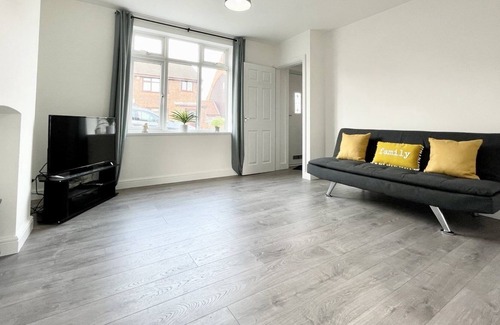Worksop House | Worksop Newly Refurbished 2-Bedroom House