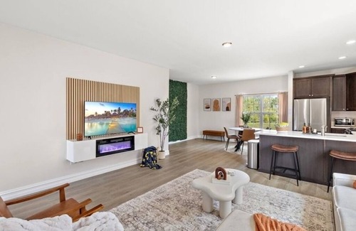Bryant Pattengill West House | Wow! Stunning 2-bedroom home in Ann Arbor, 9 minute drive to campus & stadium!