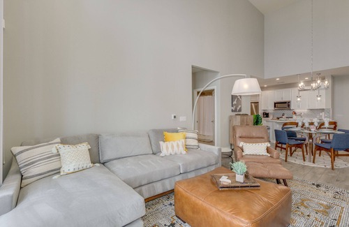 Ocotillo Condo | Wowie! This Resort Style Penthouse is it! 30 night Min