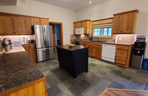 Algonquin Highlands Cottage | Wren Lake Haven 4 bedroom, 3 full bath