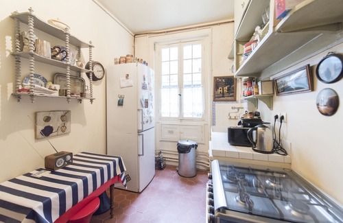 Quartier de Rochechouart Apartment | Writer's Nest, by Veeve