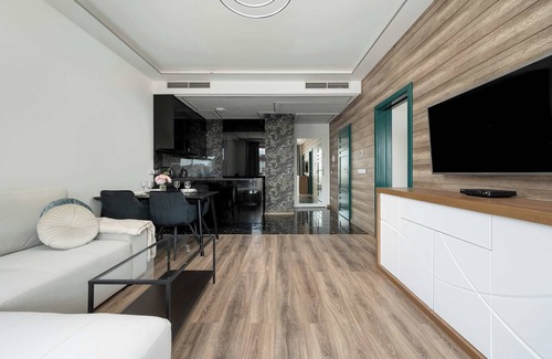 Wroclaw City Center Apartment | Wroclaw | Podwale 82 | Modern Apartment | AC | Balcony Downtown