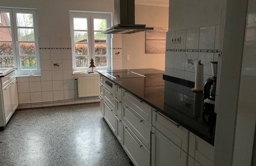 Epenwohrden Apartment | Wunderschöne Ferienwohnung mit Kamin und Großem Garten an der Nordsee