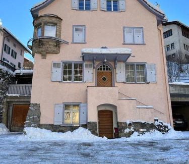 Grisons Apartment | Wunderschöne Ferienwohnung in den Bergen