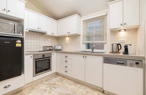Orange House | 'Wyelba' - Peaceful Countryside Getaway, Sleeps 6