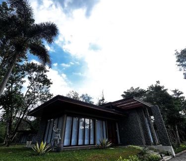 Banjarasri Hotel | Wyndham Garden Yogyakarta Hotel Conference & Action Park
