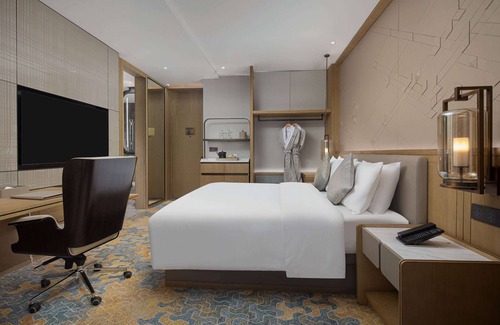 Longquan Hotel | Wyndham Longquan Downtown