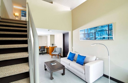 Manta Hotel | Wyndham Manta Sail Plaza Hotel & Convention Center