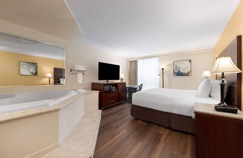 North Little Rock Hotel | Wyndham Riverfront Little Rock