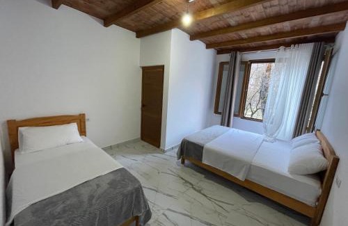 Shale House | xhovani zelna