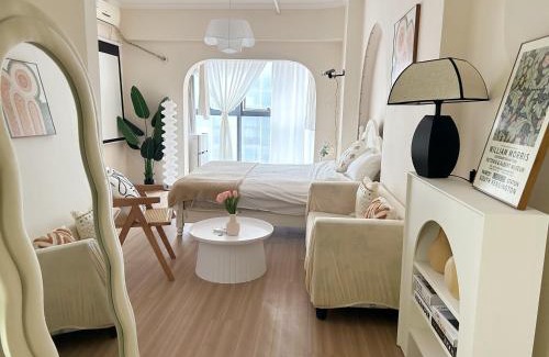 Jing'an Apartment | Xi'an Hills & Lostwine Downtown Suite close to Metro Xiaozhai stn