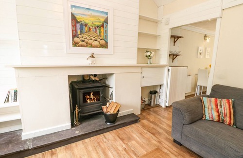 Bangor Cottage | Y BWTHYN BACH, pet friendly, character holiday cottage in Tregarth