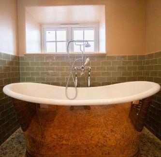 Llangadog Hotel | Y Castell