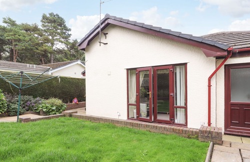 Lixwm Cottage | Y PINWYDD ANNEX, character holiday cottage, with a garden in Holywell
