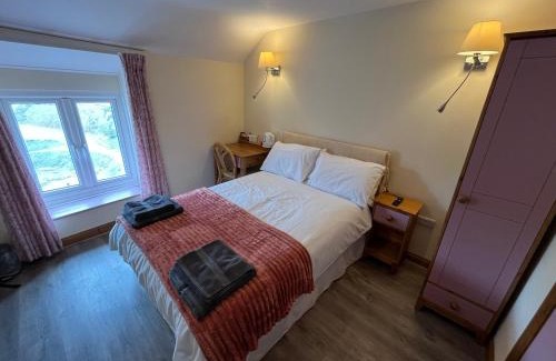 Llanbrynmair House | Y Star