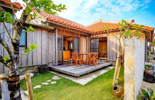 Minatogawa Villa | YACHIMUN Terrace ~シーサーが見守る小さな漁村の宿 ~