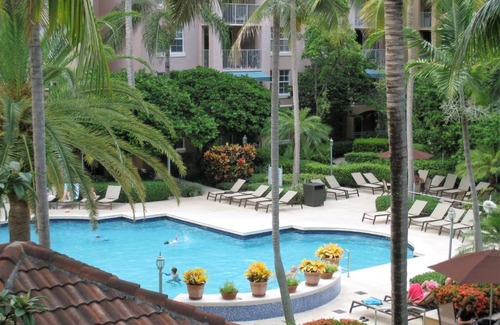 Aventura Apartment | Yacht Club Apartment at Aventura ~ Beautifully updated ground floor poolside