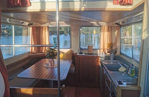 Hohenlychen Boat Rental | Yachtcharter in Mecklenburgische Seenplatte· Locaboat Pénichette 935 W