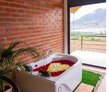 Eugenio Espejo House | Yaktari Cabaña del Sol