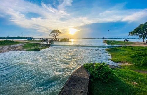 Weerawila Bed & Breakfast | Yala Lucas Lake Hotel