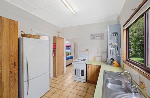 Macmasters Beach House | Yallambee Cottage - Absolute Beachfront. SPECIALS for Couples & Oth - See below