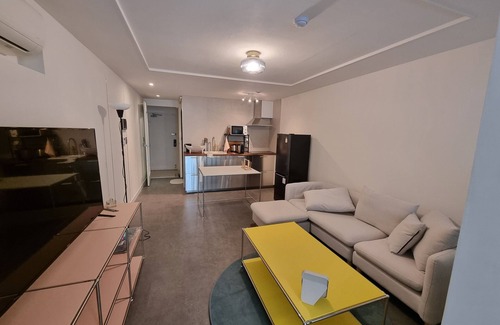 Gangnam Apartment | Yangjae Station & Stream Stay (3 minutes walk to the wonderful stream trail)