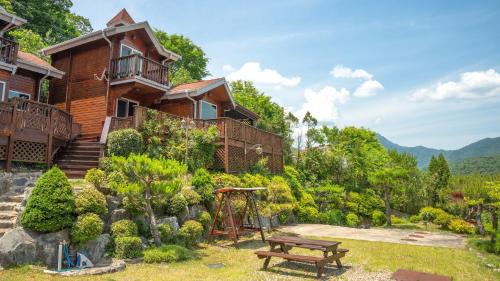 Yongmun House | Yangpyeong Isobiyagi Spa Pension