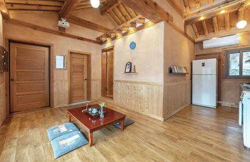 Seojong House | Yangpyeong Vivaco Hanok Stay