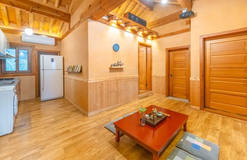 Seojong House | Yangpyeong Vivaco Hanok Stay