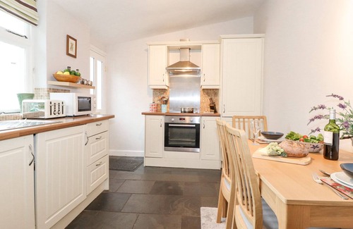Troutbeck Cottage | YANWAY COTTAGE, pet friendly, with open fire in Troutbeck Bridge