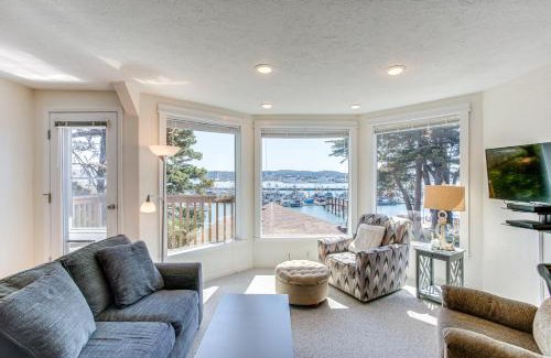 Historic Bayfront House | Yaquina Bay Views! Restaurants, Shops, Walk to Everything! Unit 2
