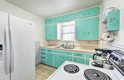 Temple House | Yard w/BBQ Pit: Getaway Near Dtwn Temple!