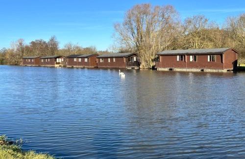Smallburgh Boat Rental | Yare River Lodge Houseboat