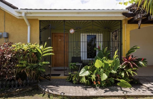 Mammee Bay House | Yaso Nice - Fully A/C 3 Bedroom Ensuite. 8 minutes to Dunn’s River. Pool & WIFI