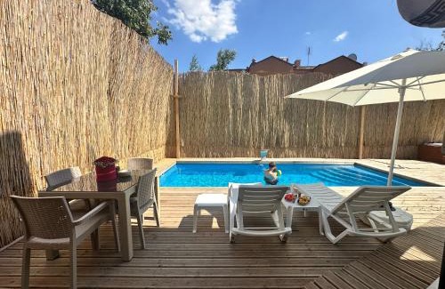 Nilufer Villa | Yeşil Panjurlu Bahçeli Villa